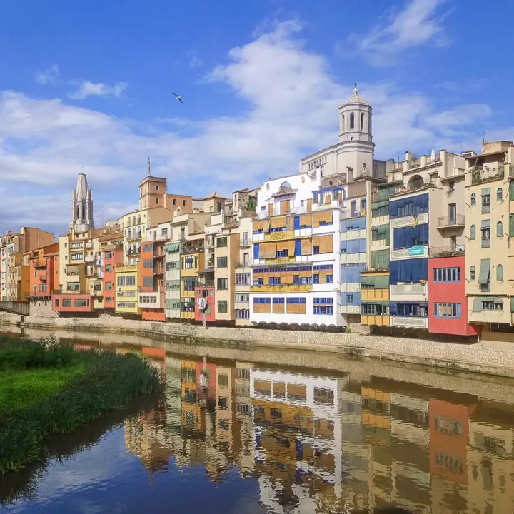 Las casas de colores sobre el río Onyar · Girona
