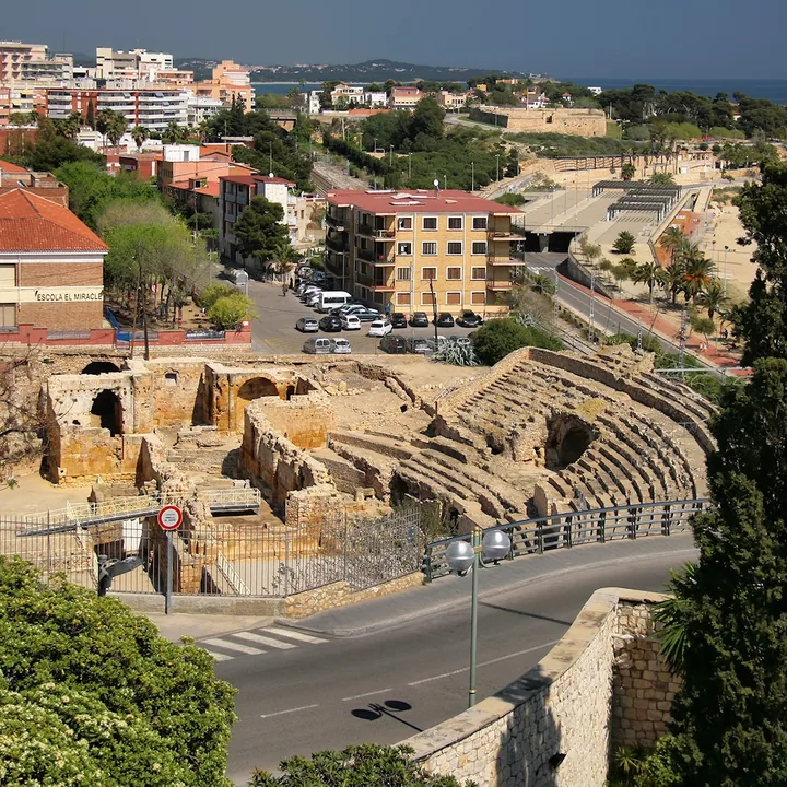 Anfiteatro romano de Tarragona junto al mar